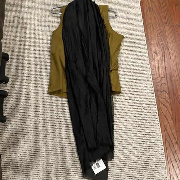 Echo Black Scarf - Picture 7 of 7